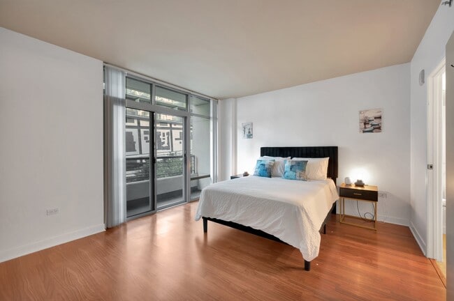 Building Photo - 425 W Beech St