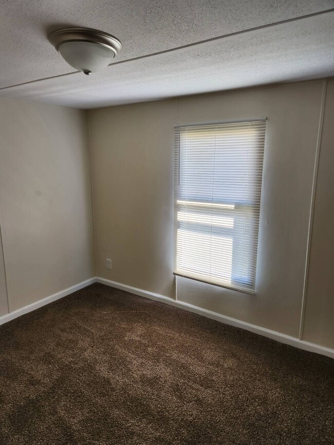 Building Photo - 302 Becky Ln