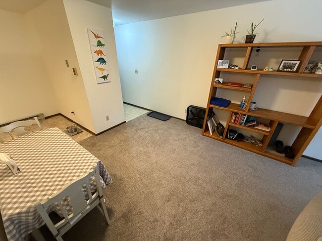 Building Photo - 425 E Henry Clay St