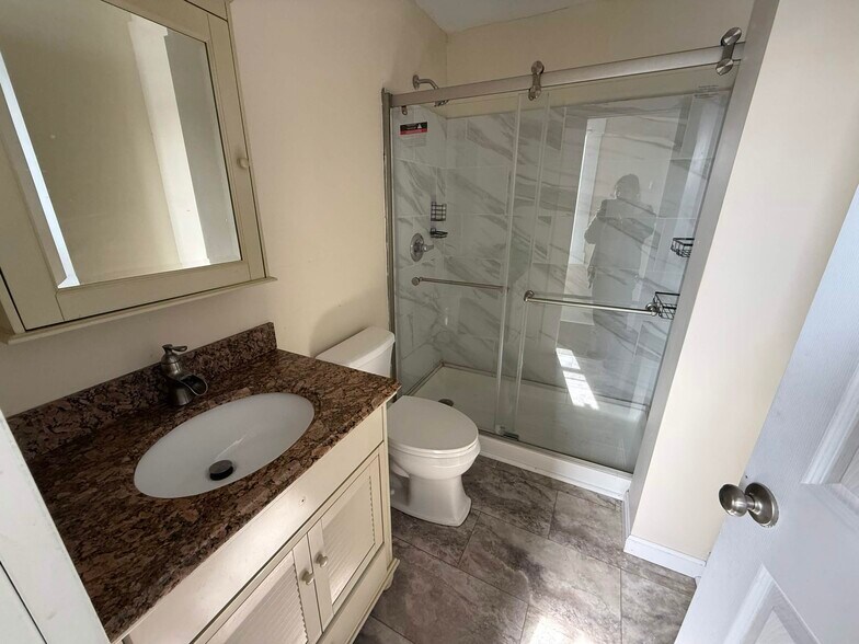 Building Photo - 187 Kelley St