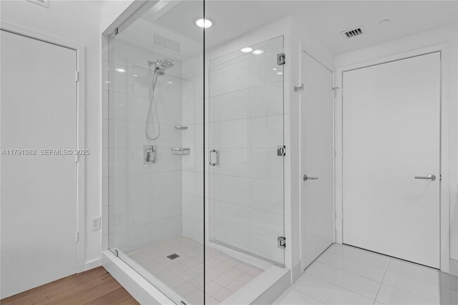 Building Photo - 460 NE 28th St