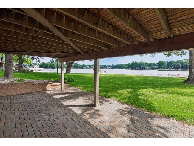 Building Photo - 1303 Crystal Lake Rd E