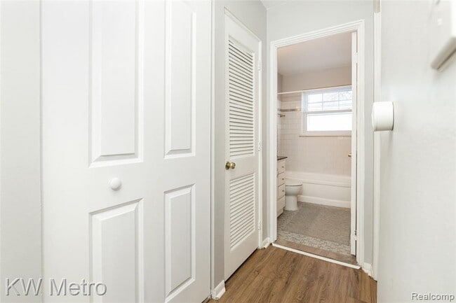 Building Photo - 2817 W 13 Mile Rd