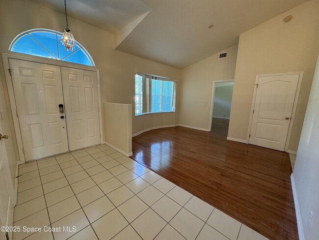 Building Photo - 1522 Breese St NE