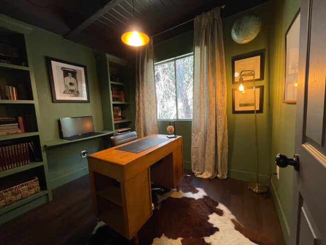 Building Photo - 863 Deer Trail