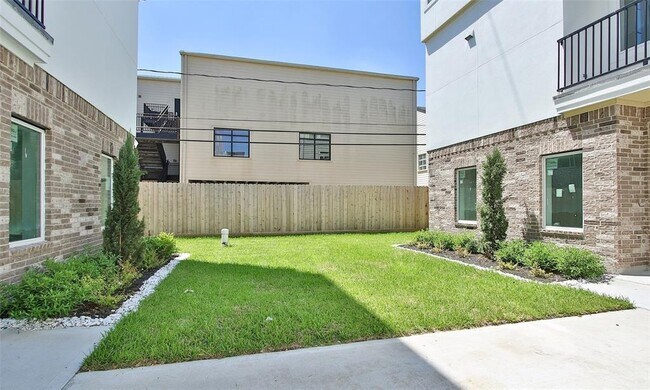 Building Photo - 5903 Val Verde St