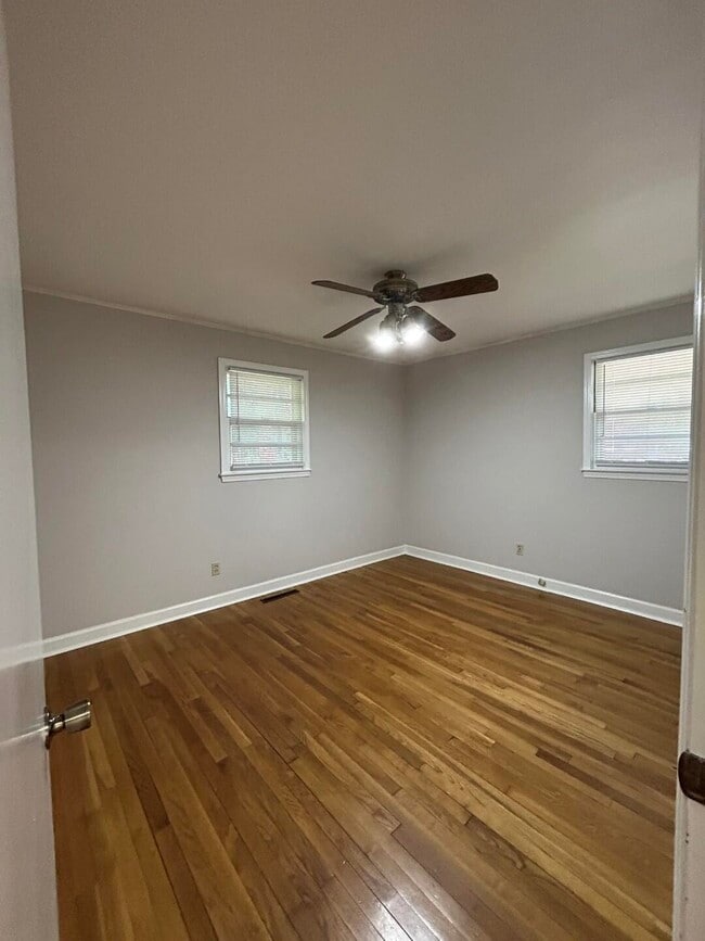 Building Photo - 523 Colonial Dr