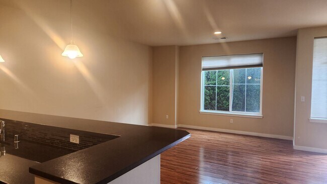 Building Photo - 3 bedroom, 2.5 bath, Townhome Mill Creek $...