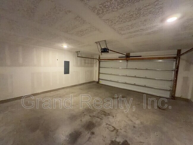 Building Photo - 5431 Peach Dr