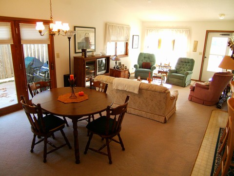 Living Room - Shady Grove Apartments