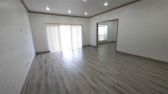Building Photo - 2400 N Braeswood Blvd