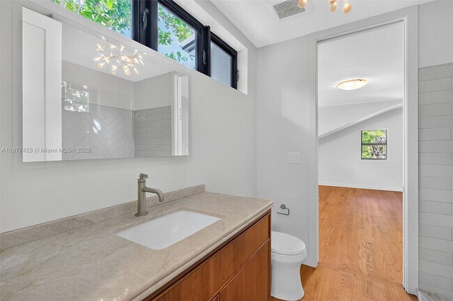 Building Photo - 2330 Overbrook St