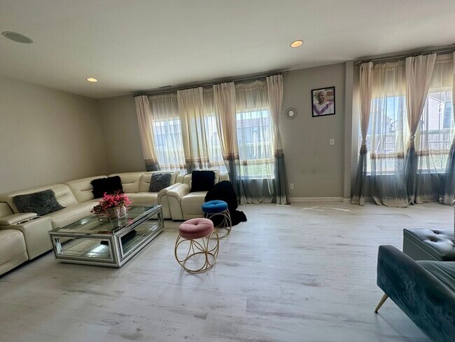 Building Photo - 2664 Solidago Dr