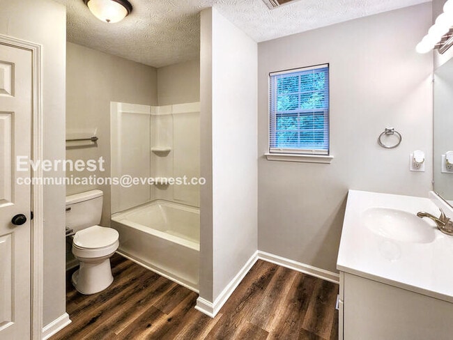 Building Photo - 2800 Pebblebrook Ct