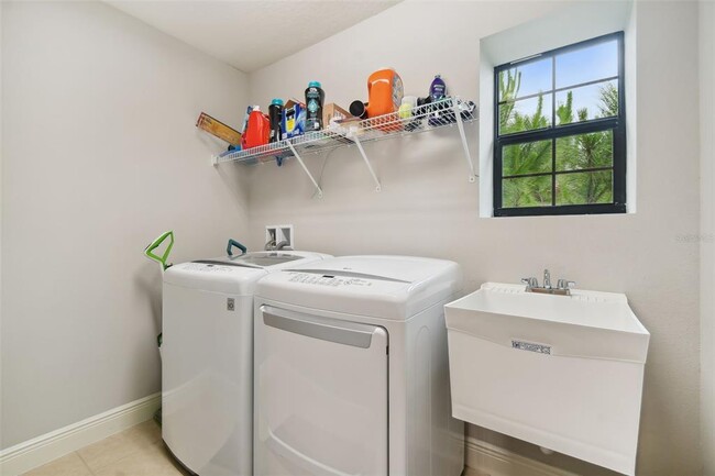 Building Photo - 2445 Whittler Br