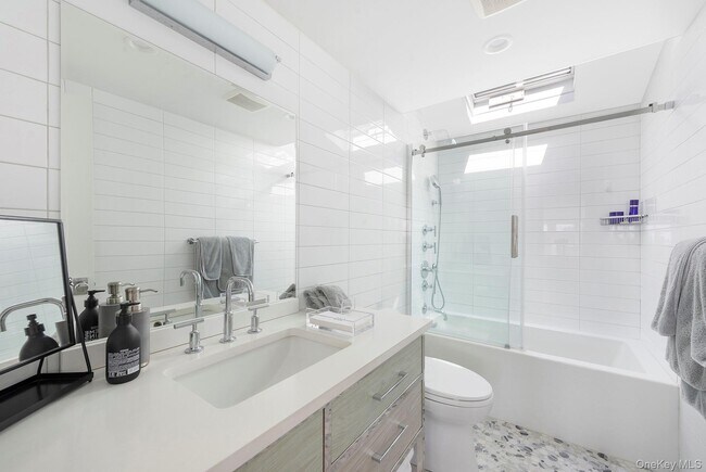 Building Photo - 23 Landing Ln