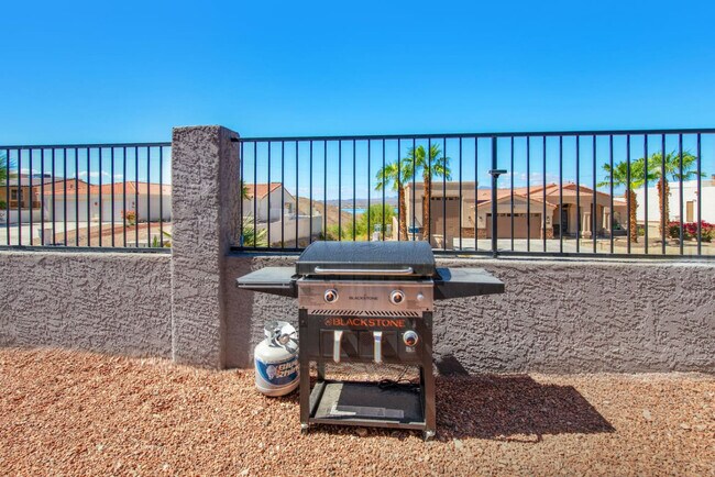 Building Photo - 1800 Burgundy Dr