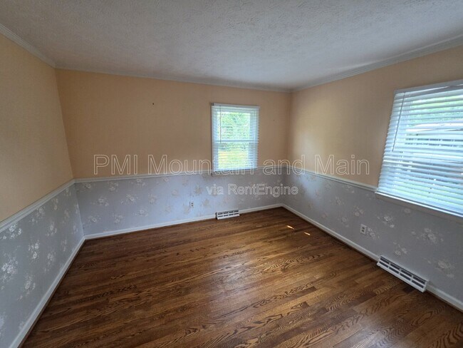 Building Photo - 15 Ginell Cir