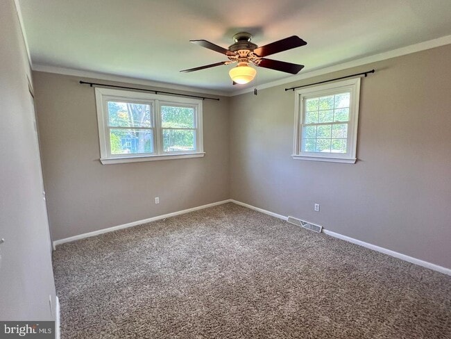 Building Photo - 2208 Jamaica Dr