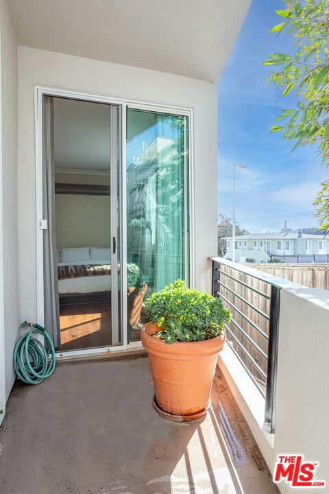 Building Photo - 318 26th St