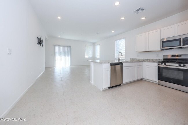 Building Photo - 17581 S Desert Barberry Dr