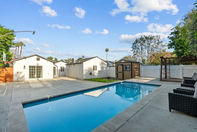 Building Photo - 5937 Ranchito Ave