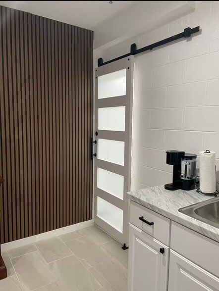 Building Photo - 3122 Eleuthera Ln