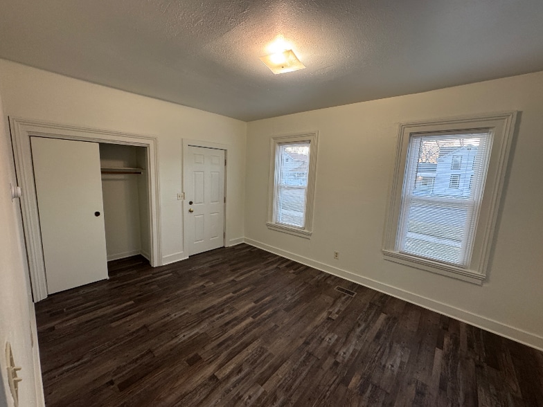 Building Photo - 000 Vine St