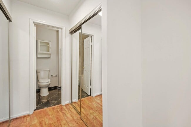 Building Photo - 10400 Parthenon Ct