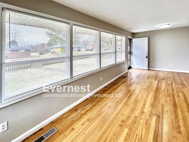 Building Photo - 4905 Eastwood Dr