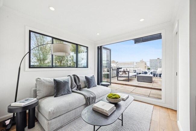 Building Photo - NOB HILL TOWNHOME FOR RENT - $13,000/mo