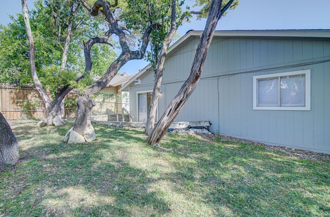 Building Photo - 819 Sirocco Dr