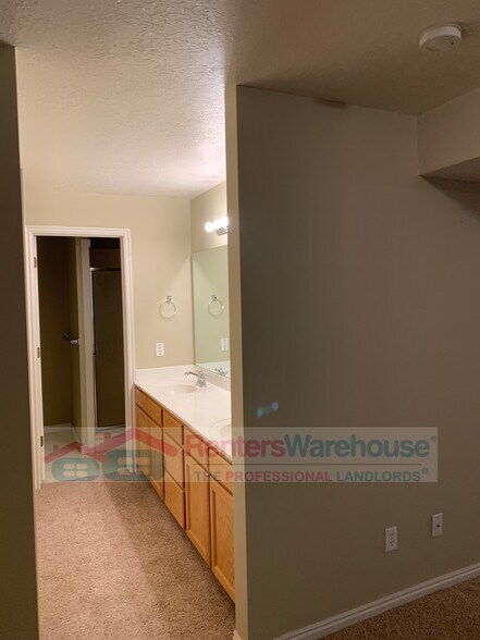 Building Photo - 2421 N 400 W