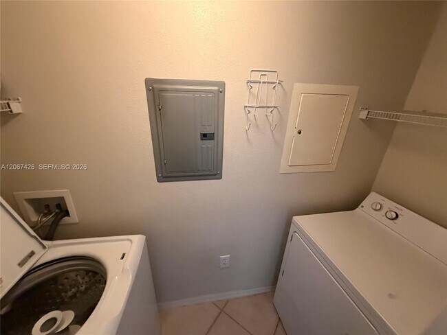 Building Photo - 6559 Emerald Dunes Dr
