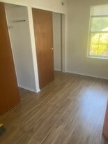Building Photo - 573 Thrush Ct
