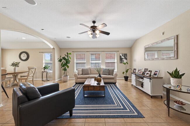 Building Photo - 66 W Lasting Spring Cir