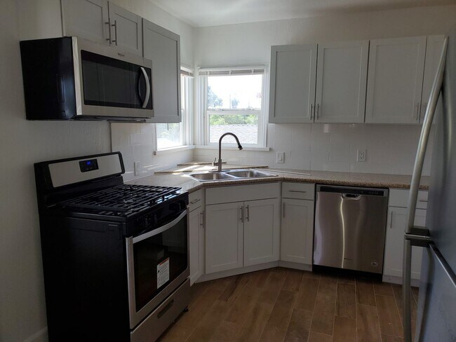 Building Photo - Charming Spanish Style Villa in the heart of Tower!