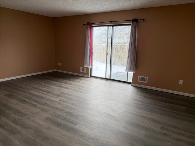 Building Photo - 553 French Rd