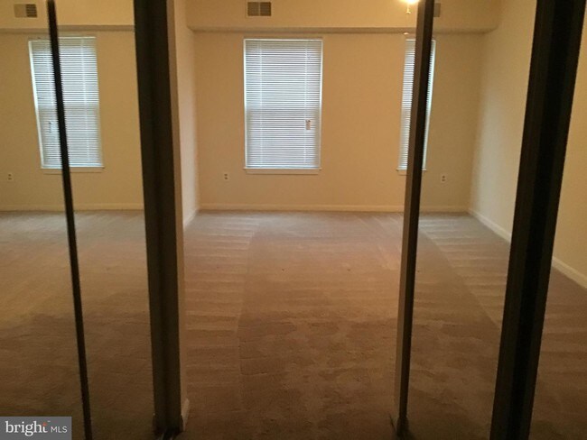 Building Photo - 8961 Town Center Cir