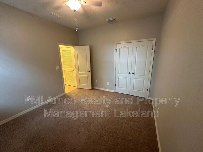 Building Photo - 2009 Country Aire Loop