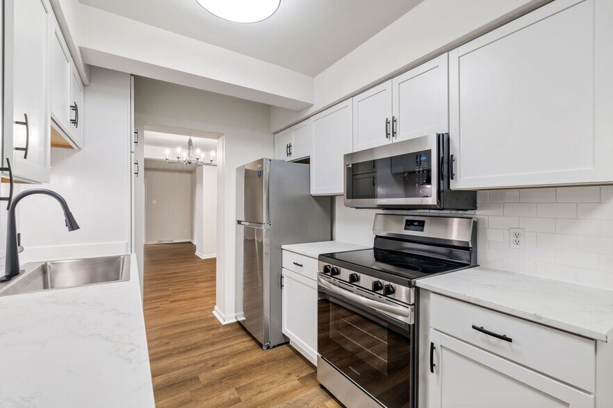 Primary Photo - 216 Oakview Dr