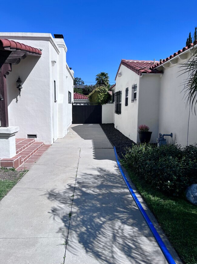 Building Photo - 11563 Hesby St