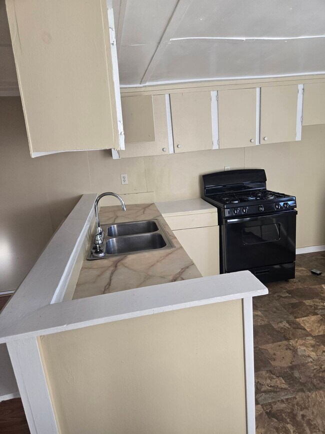 Building Photo - 1500 Adam St