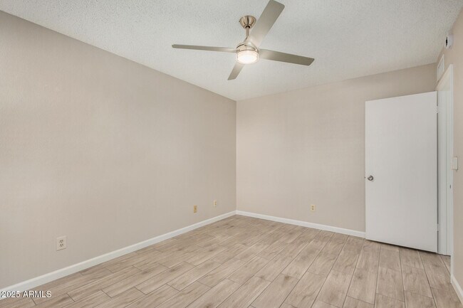 Building Photo - 5136 E Evergreen St