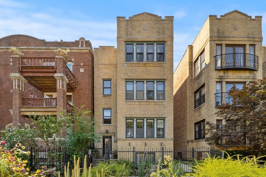 Primary Photo - 1469 W Winona St