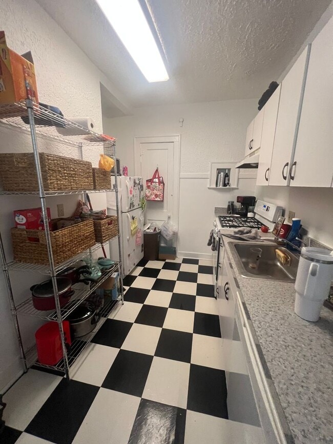 Building Photo - 1BD/1BA Uptown, on Mardi Gras Parade Route