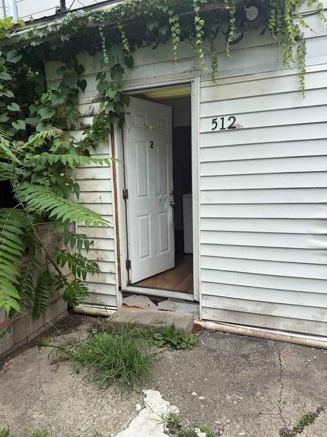 Building Photo - 512 Carothers Ave
