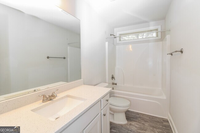 Building Photo - 637 Overlook Gln Dr