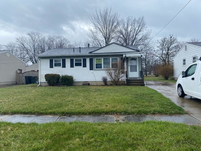 Building Photo - 3 Bed -1 Bath Single Family in Elyria