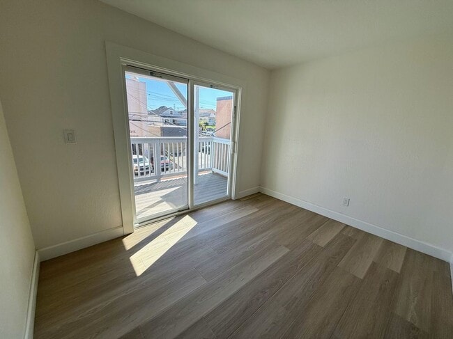 Building Photo - 318 3rd Ln